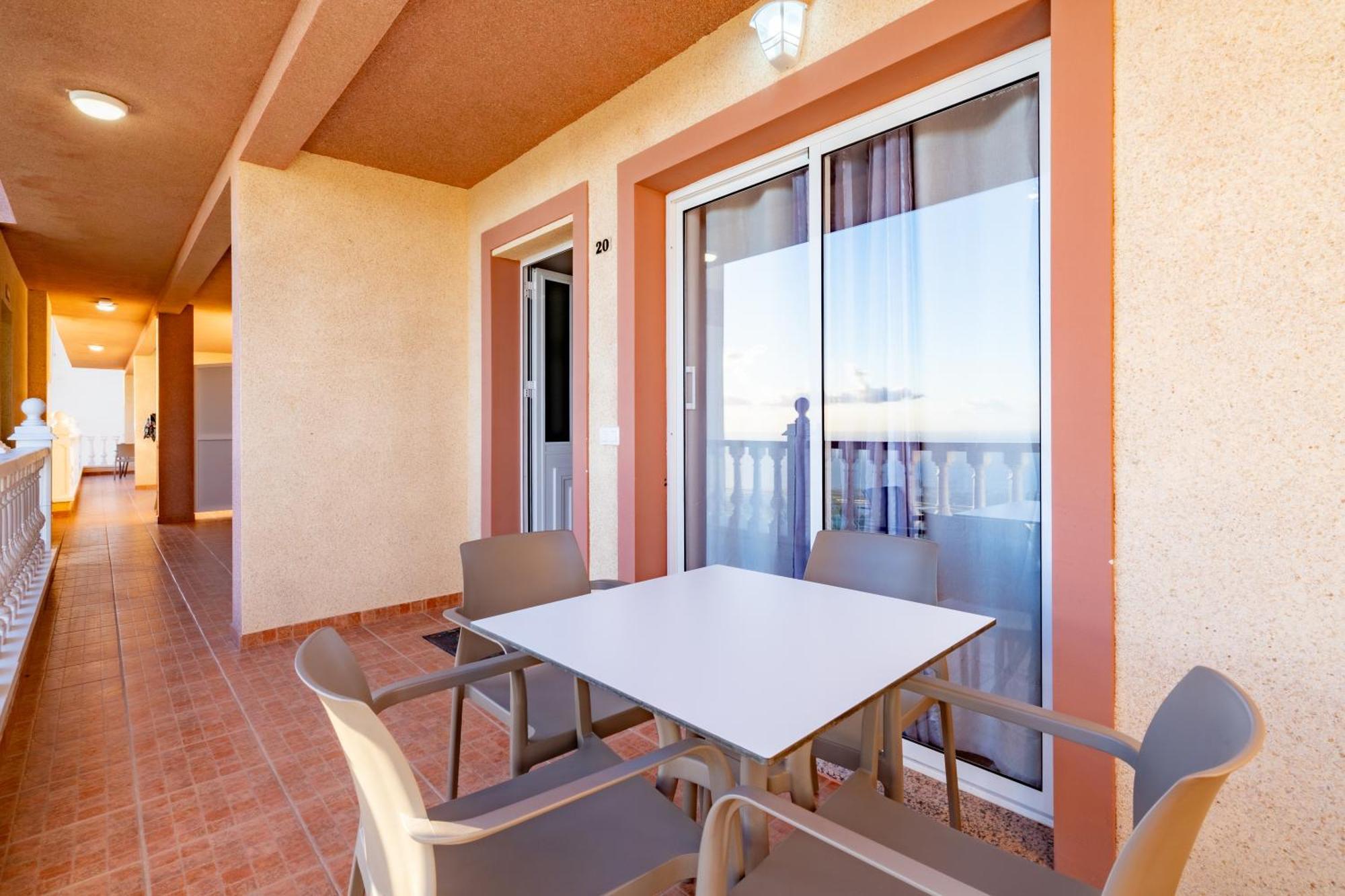 Los Menores Sea View 阿德耶 外观 照片